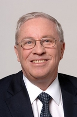 220px-Christoph_Blocher_(Bundesrat,_2004).jpg