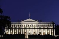 http://static.lexpress.fr/medias_7995/w_200,h_134,c_fill,g_north/a-general-view-of-the-white-house-in-washington_4093760.jpg