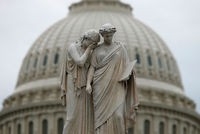 http://static.lexpress.fr/medias_8228/w_200,h_134,c_fill,g_north/le-capitole-washington_4212874.jpg
