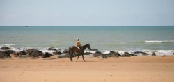 à cheval sur la côte sauvage