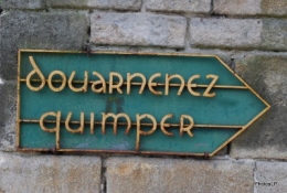 Sur un mur à locronan-PhotosLP Fallot.JPG