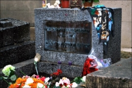 Jim Morrisson-Père Lachaise-PhotosLP Fallot.jpg