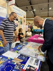 JN Barrot et Hugues au stand MEY Voisins.jpg