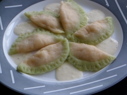 Raviolis, fromage de chèvre, miel, noix