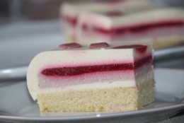 Entremets, framboise, citron, chocolat ruby