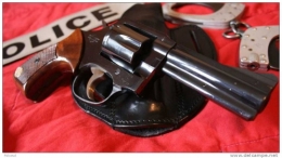 Police municipale, armement, armes, pistolet, revolver