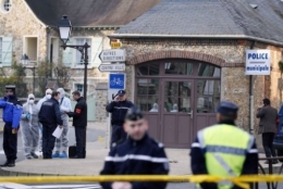 saint-arnoult-en-yvelines,police municipale,meurtre,crime,égorgement,assassinat,yvelines,xénophobie,islamophobie,racisme,extrême droite,jean-patrick grumberg,manipulation,propagande,diffamation,désinformation,intoxication,frédéric foncel,snpm-fo,syndicat national des policiers municipaux,armement