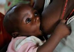 bébé qui tête.jpg
