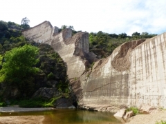 Le-Barrage de Malpasset - Fréjus en ruine en 2014 par Eolef - c.jpg