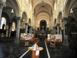 Eglise St Piat intérieur.jpg