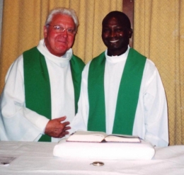 Abbé Emile LESAFFRE avec Abbé Norbert GNAMA en 2003 - c.jpg