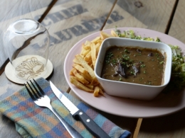 Carbonnades flamandes de Laurène Marmousez, chef du restaurant « Chez Laurène » à Lomme, restaurant Chez Laurène, Lomme, le Chef et la Cocotte, la Cocotte, la Voix du Nord