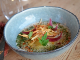 Œufs de poule heureuse,champignons et sauce poulette de kevin barata,chef du koenig van peene à zuytpeene,kevin barata,koenig van peene,la cocotte,la voix du nord