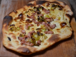 Flambée finette lardons et poireaux, tarte flambée, poireaux, lardons