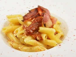 Penne à la crème de lard poivré, penne, lard poivré