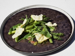 Asperges rôties, pesto et chips de parmesan de Pierre-Arnaud Dupont, chef du Pier à Valenciennes, le Pier restaurant, Valenciennes, Pierre-Arnaud Dupont, le chef et la cocotte, la cocotte, la voix du nord