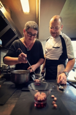 Crème de marrons, saucisson lyonnais, sabayon double crème et copeaux de boulet de Cassel de Franck Maris, chef du restaurant Le Moulin à Beaucamps-Ligny, Franck Maris, le Moulin, Beaucamps-Ligny, le chef et la Cocotte, Odile Bazin, photos Séverine Courbe