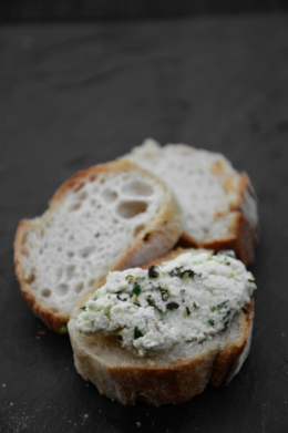 Fromage frais aux herbes, fromage frais, herbes, ciboulette, ail, échalote