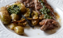 Patates et steak grillés à l’ail des ours