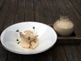 Gaëtan Citerne, Bouillon de topinambours, gnocchi de ricotta et cèpes de Gaëtan Citerne, restaurant « Le Grand Bleu », Roeux, le Chef et la Cocotte