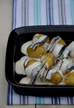 Grenaille aux anchois frais et stracchino, grenaille, stracchino, anchois