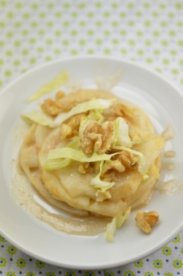 Carpaccio de céleri, céleri-rave, miel, noix, salade pain de sucre