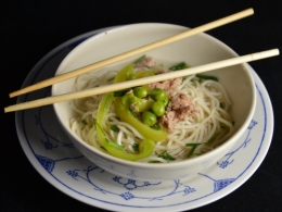 Potage de nouilles chinoises aux petits pois