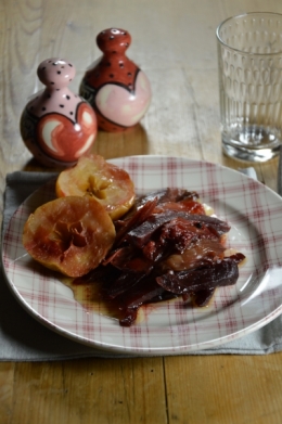 Confit rouge aux échalions, échalions, betteraves, pommes