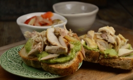 Bruschetta au poulet, bruschetta, poulet, avocat