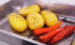 roast potatoes, christmas roast potatoes, la cocotte