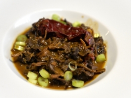 sauté de chanterelles à la coréenne,la cocotte,la voix du nord,salon polar lens