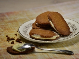 Biscuits bruns au chocolat blanc