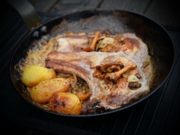 côtes à la crème de girolles,la cocotte,la voix du nord