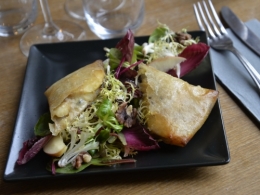 Croquant de bleu du Quesnoy aux pommes de Pierre-Aymeric Debrauwer de l’Auberge du Croisil à Locquignol, l'auberge du Croisil, Pierre-Aymeric et Eva DEbrauwer, la Cocotte, la voix du nord, le Chef et la Cocotte