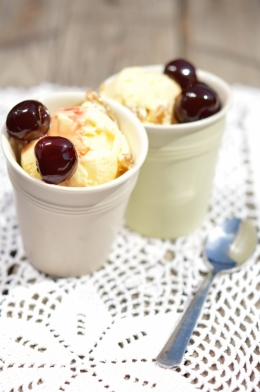 Glace marsala-ricotta, glace, marsala, ricotta, yaourt grec, cerises, cerises amarena