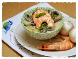 Soupe acidulée céleri-champignons, céleri, citron kaffir, champignons, lait de coco, la Cocotte, la voix du nord