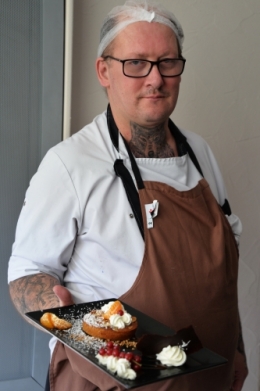 clafoutis amandes,pommes et framboises de stéphane dancoisne,chef du restaurant les 3 sabots à grande synthe,clafoutis pommes e tframboises,stéphane dancoisne,les 3 sabots,grande synthe,les papillons blancs,la cocotte,la voix du nord