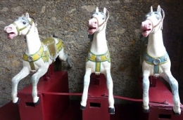 chevaux musée des arts forains.jpg